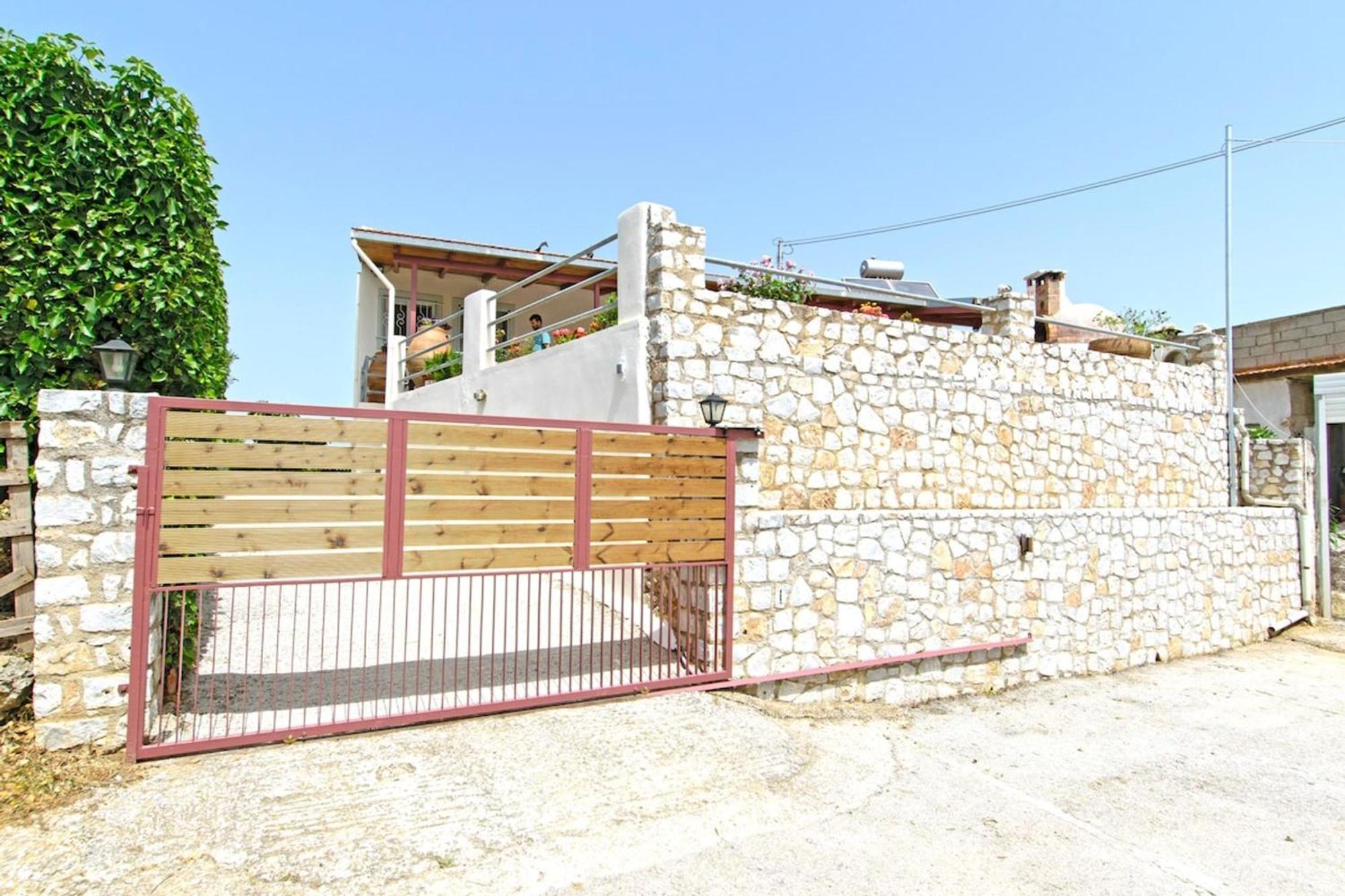 Aoria Traditional House With Stuning Mountain View Loulos Exterior photo